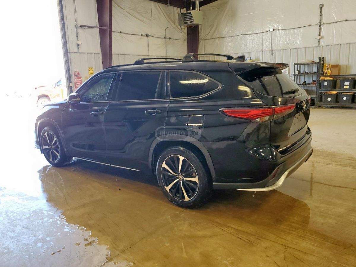 Toyota Highlander 2021 — photo 2