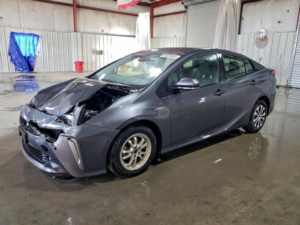 Toyota Prius 2022 — photo 2