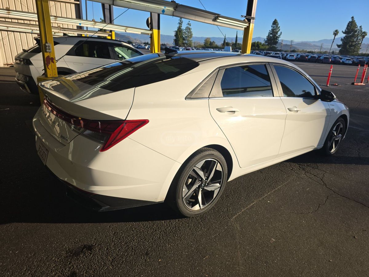 Hyundai Elantra 2023 — photo 2
