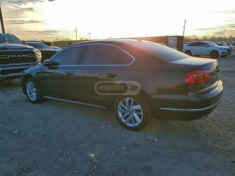 Volkswagen Passat 2018 — photo 2