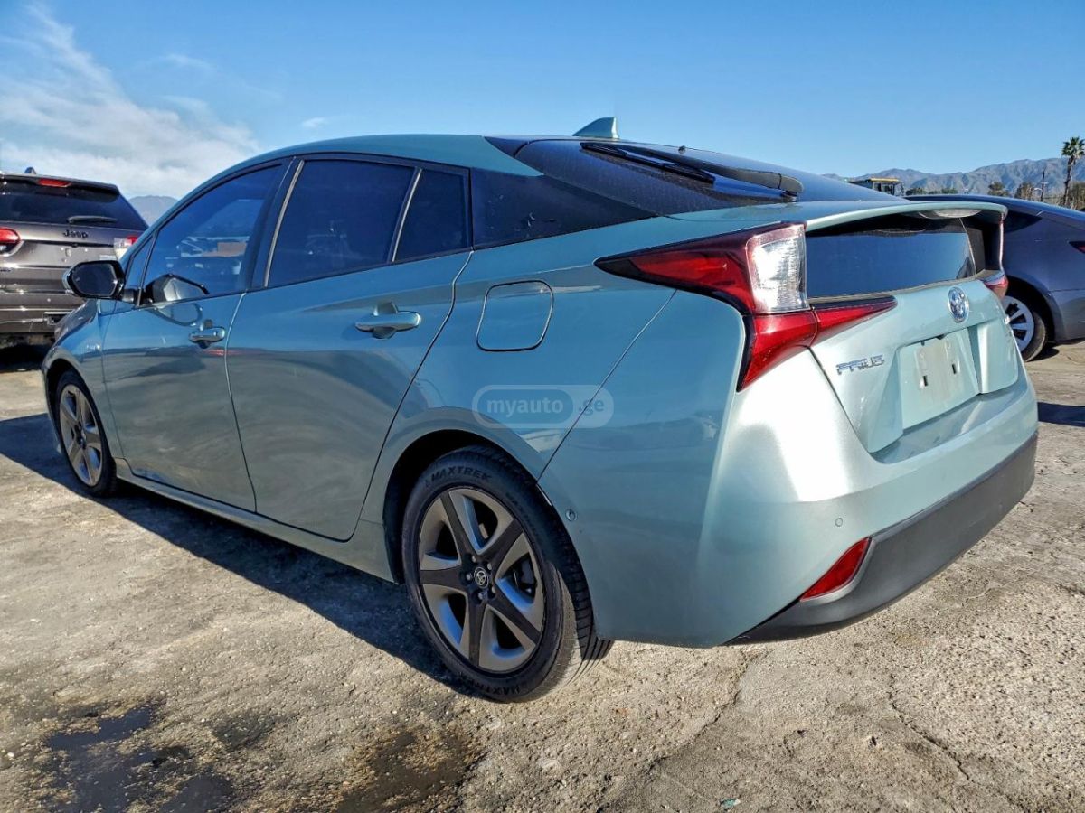 Toyota Prius 2019 — photo 2