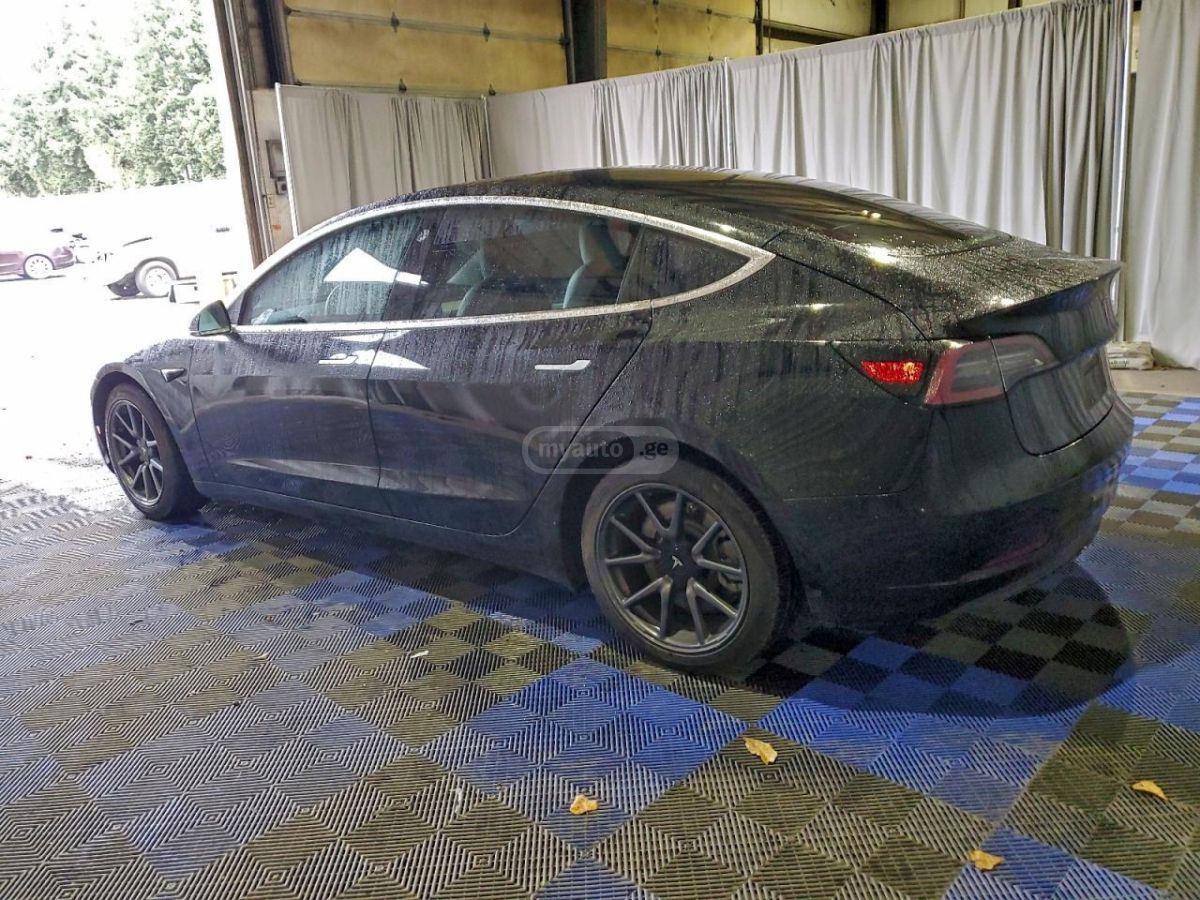 Tesla Model 3 2018 — photo 2