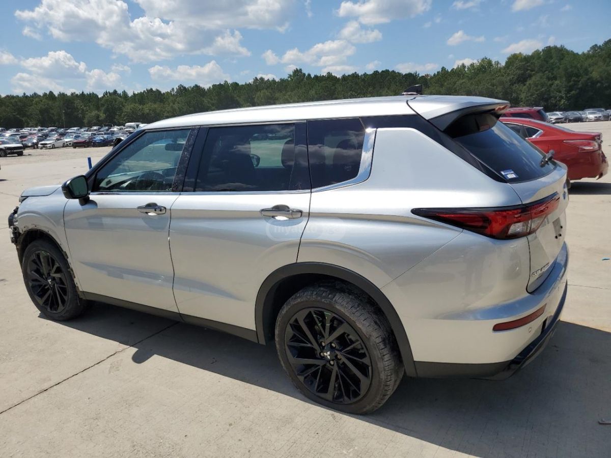 Mitsubishi Outlander 2022 — photo 2