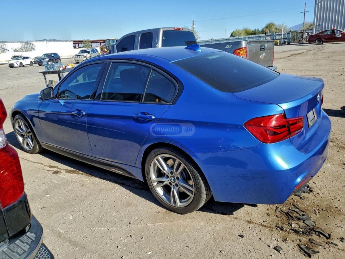BMW 330 2017 — photo 2