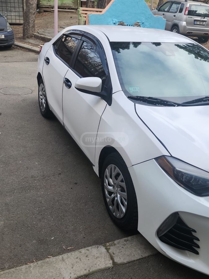 Toyota Corolla 2018 — photo 2