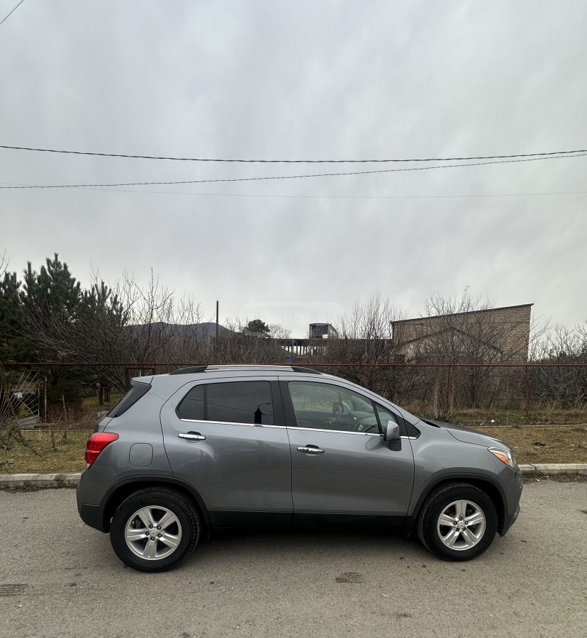 Chevrolet Trax 2018 — photo 2
