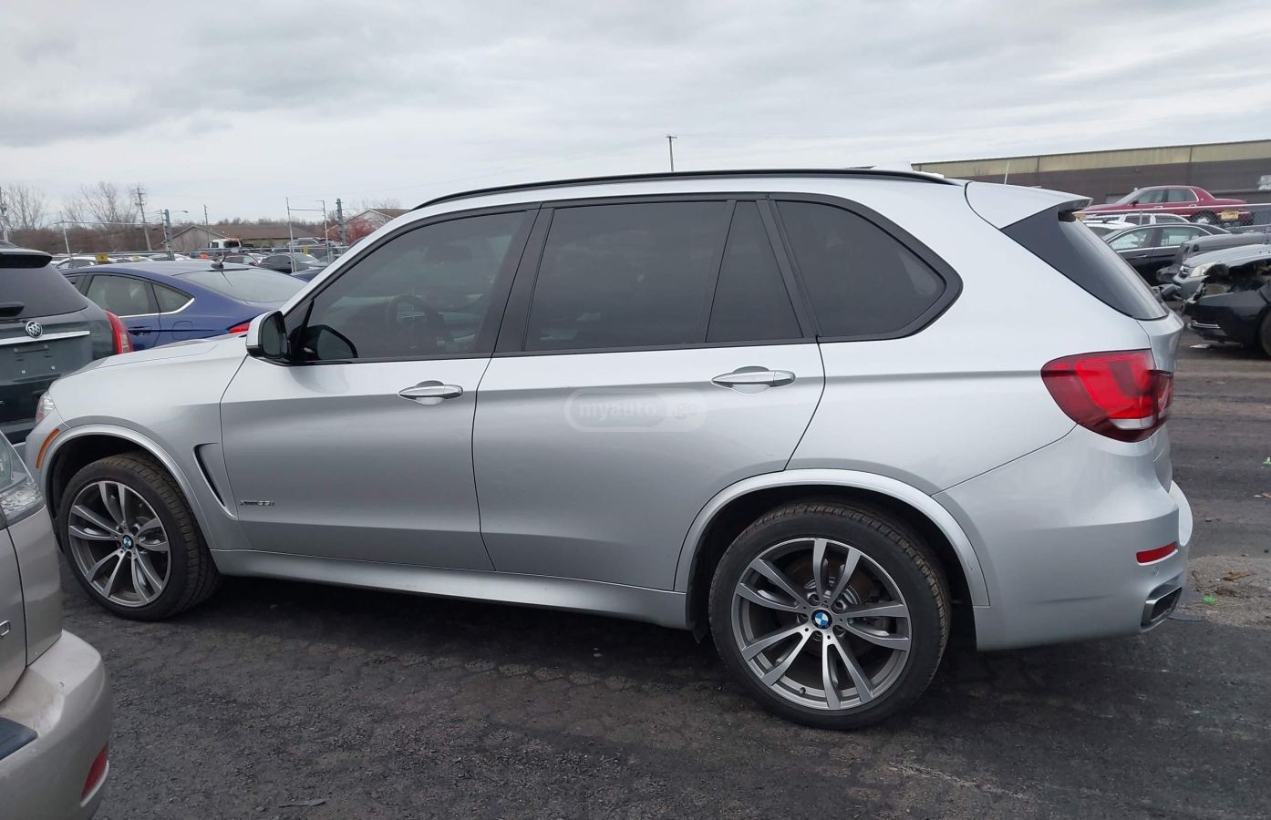 BMW X5 2017 — photo 2