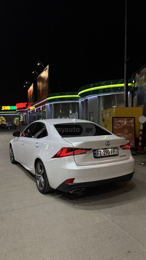 Lexus IS 200