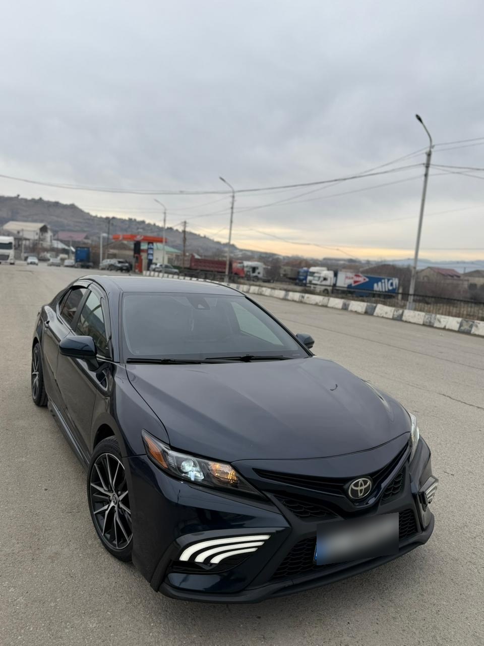 Toyota Camry 2020 — photo 2