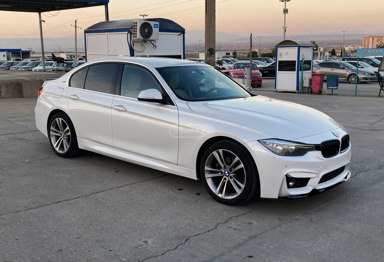 BMW 330