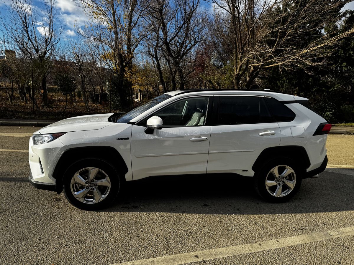 Toyota RAV4 2021 — photo 2