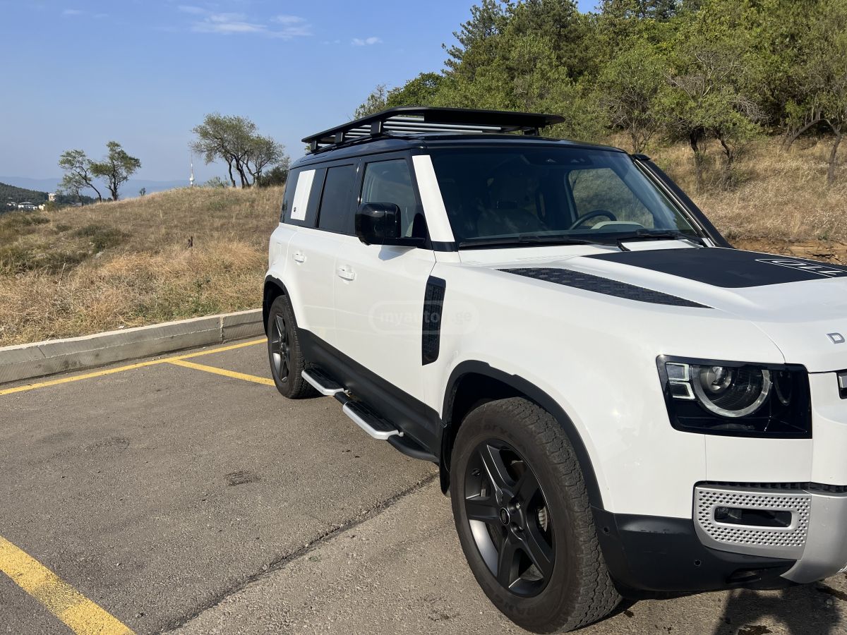 Land Rover Defender 110 2022 — photo 2