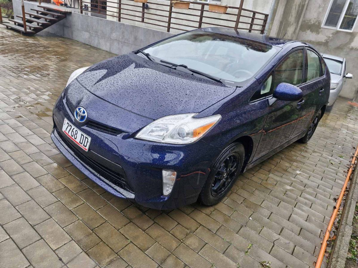 Toyota Prius 2013 — photo 2