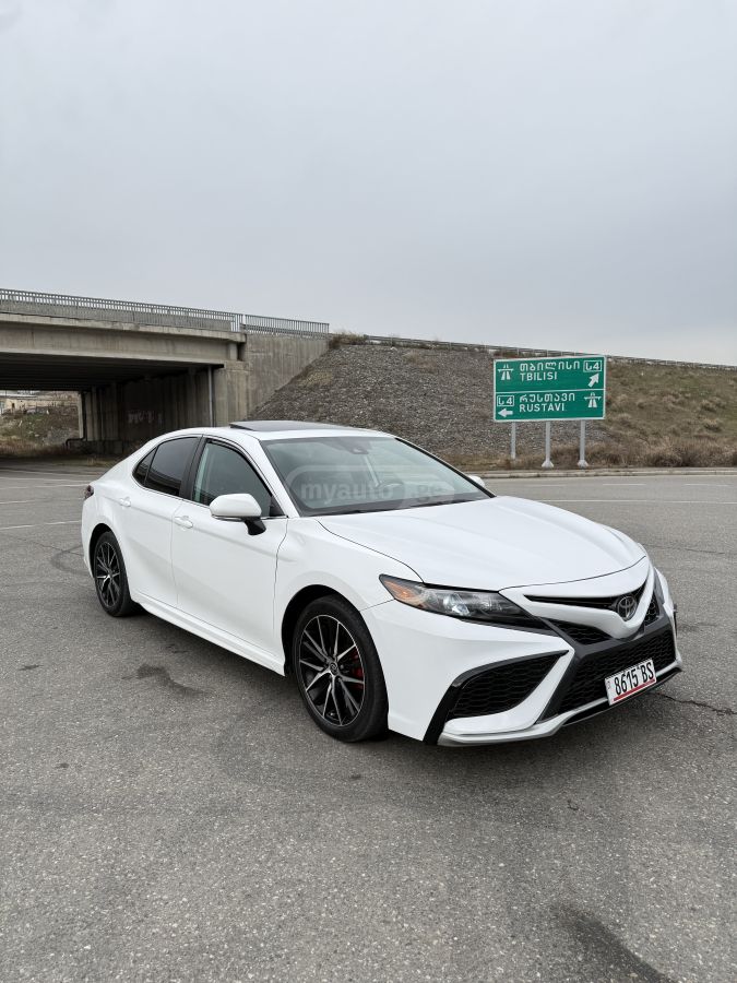 Toyota Camry 2023 — photo 2