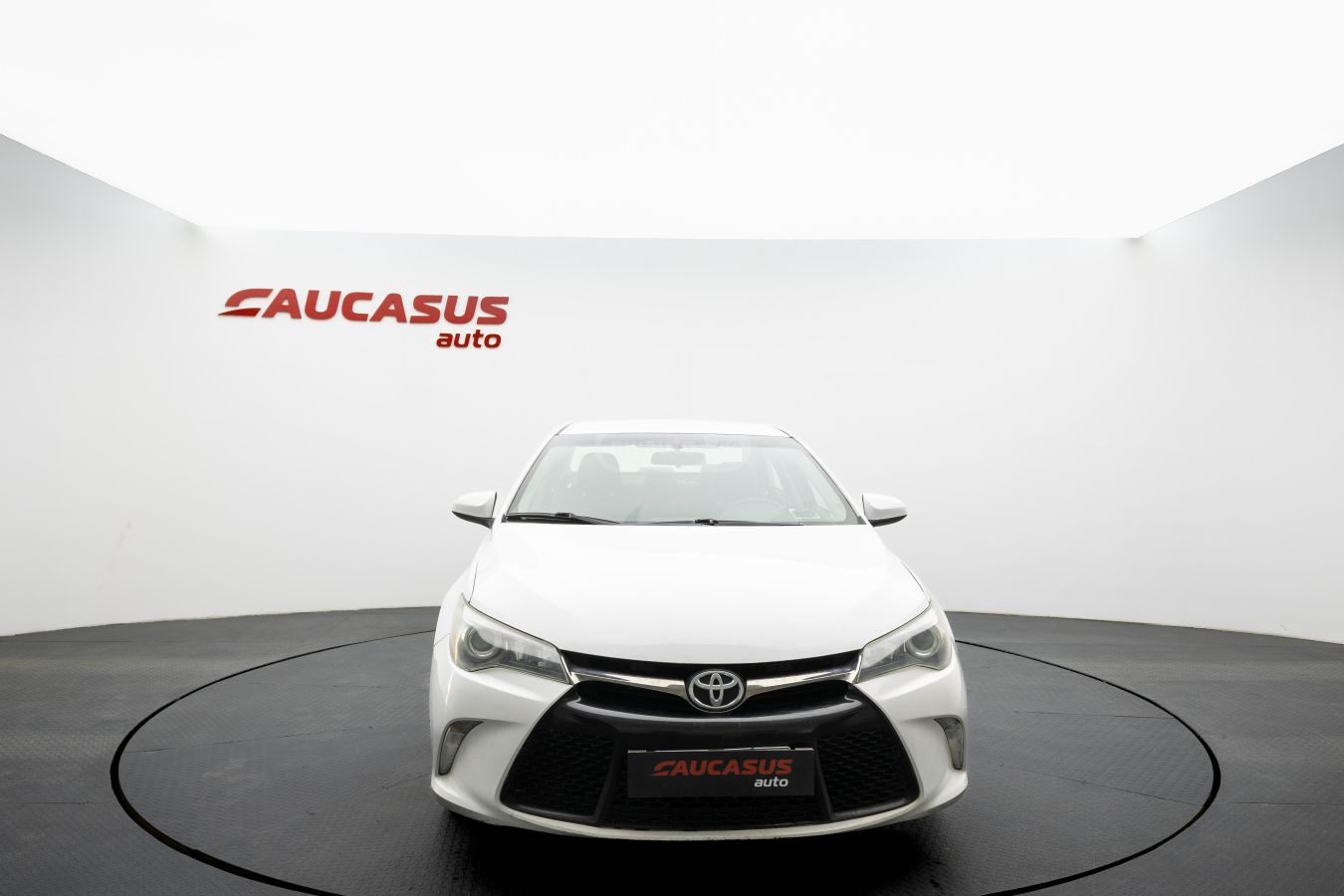 Toyota Camry 2015 — photo 2