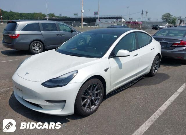 Tesla Model 3 2022 — photo 2