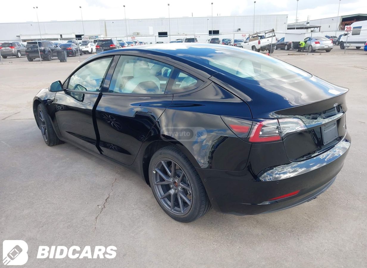 Tesla Model 3 2022 — photo 2