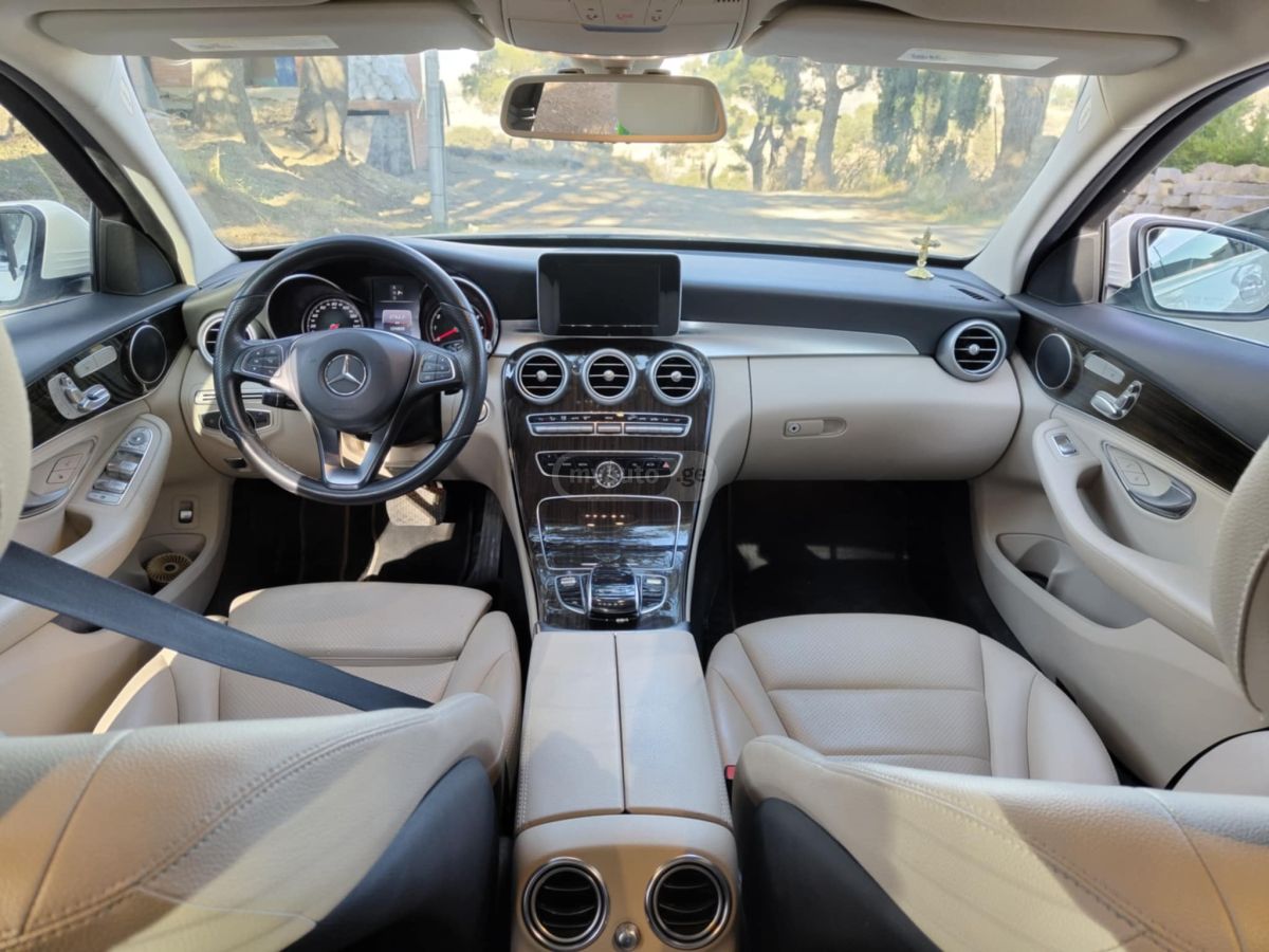 Mercedes-Benz C 300 2015 — photo 2