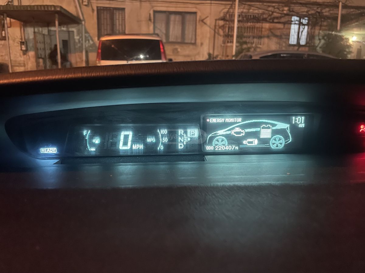 Toyota Prius 2010 — photo 2