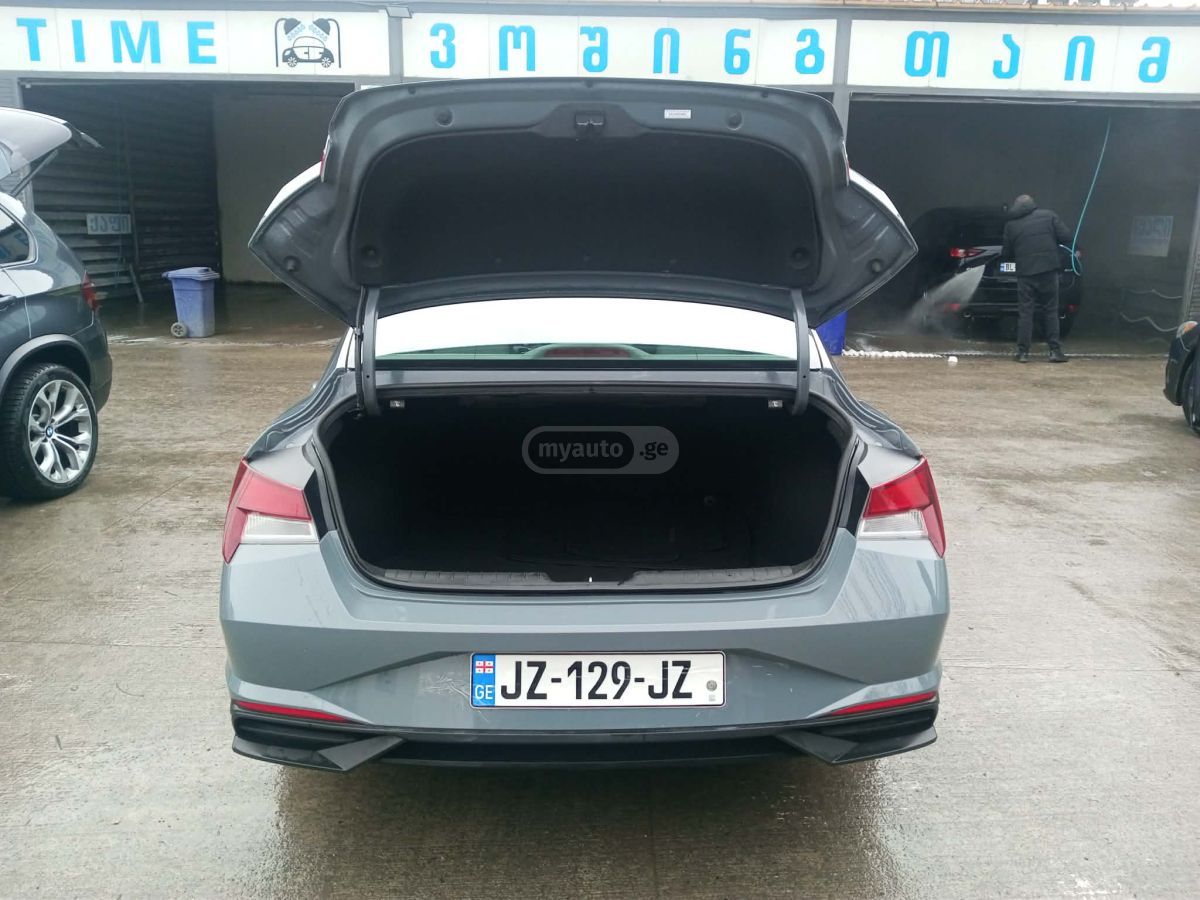 Hyundai Elantra 2022 — photo 2