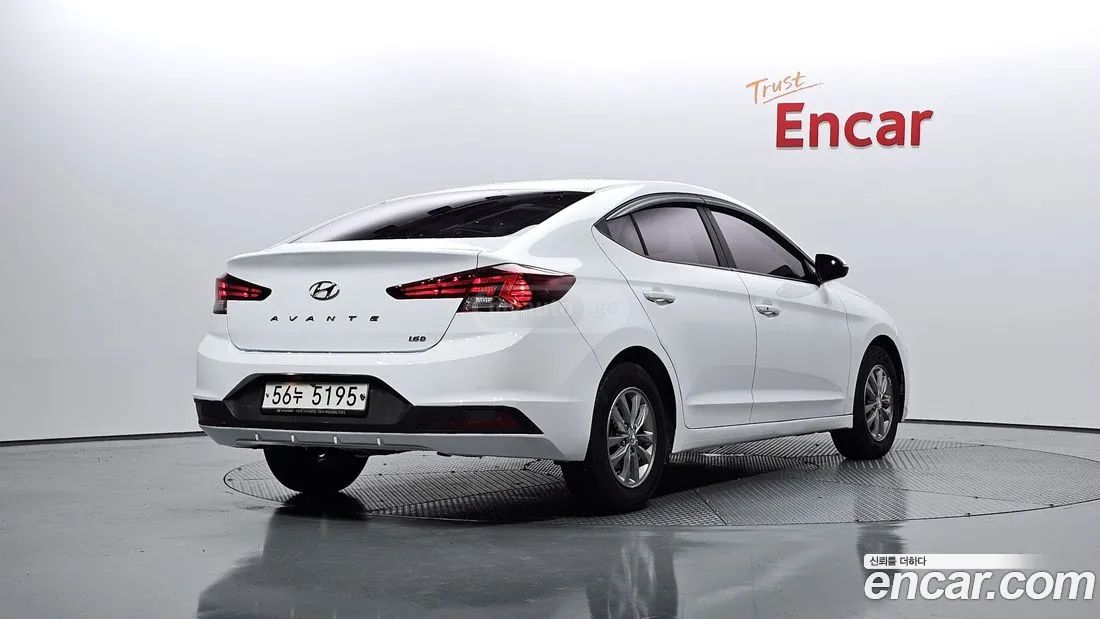 Hyundai Elantra 2019 — photo 2