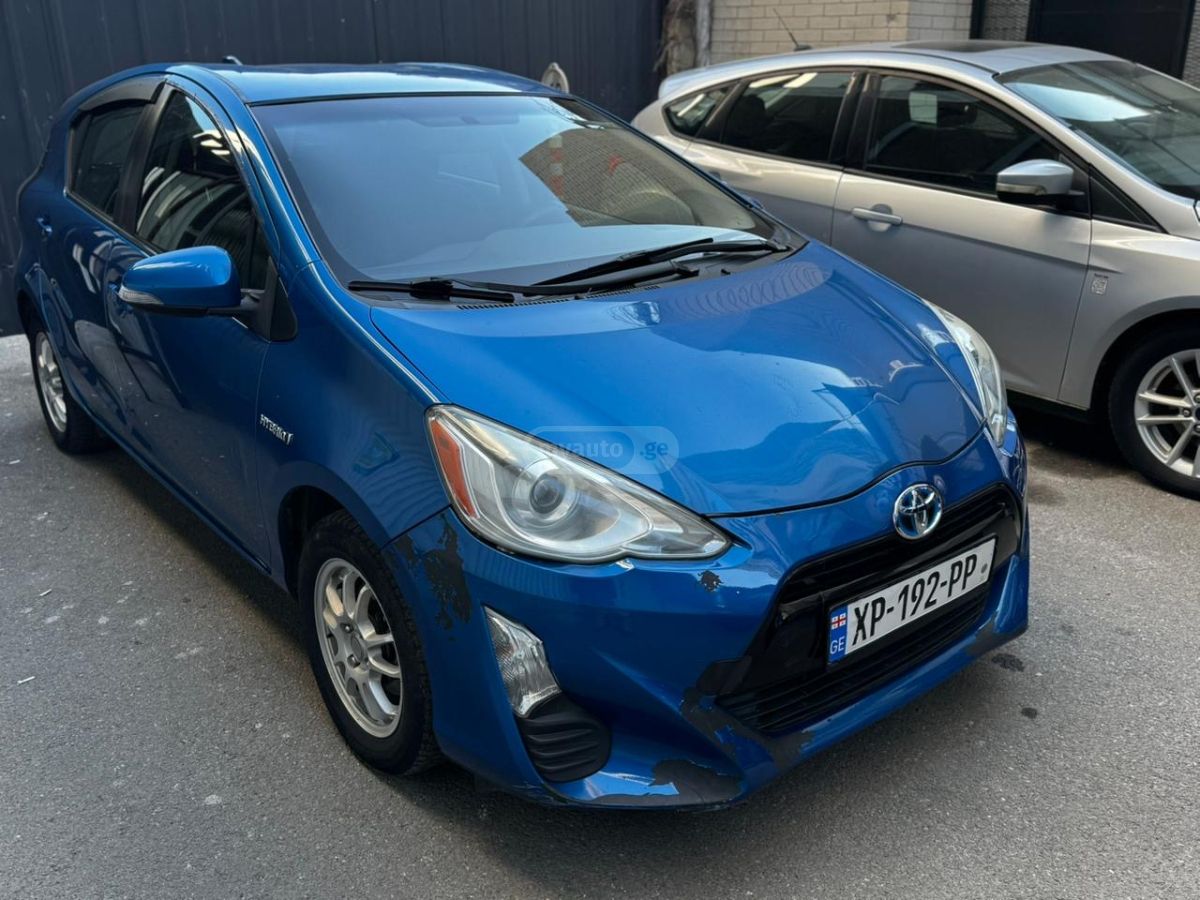 Toyota Prius C 2016 — photo 2