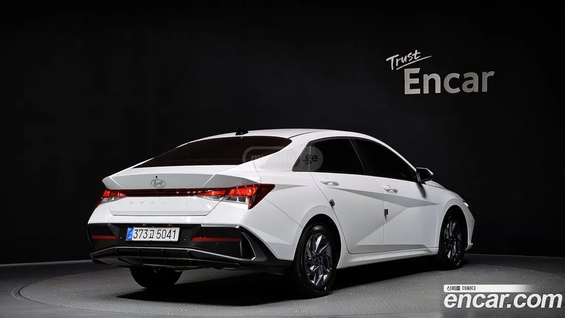 Hyundai Elantra 2025 — photo 2