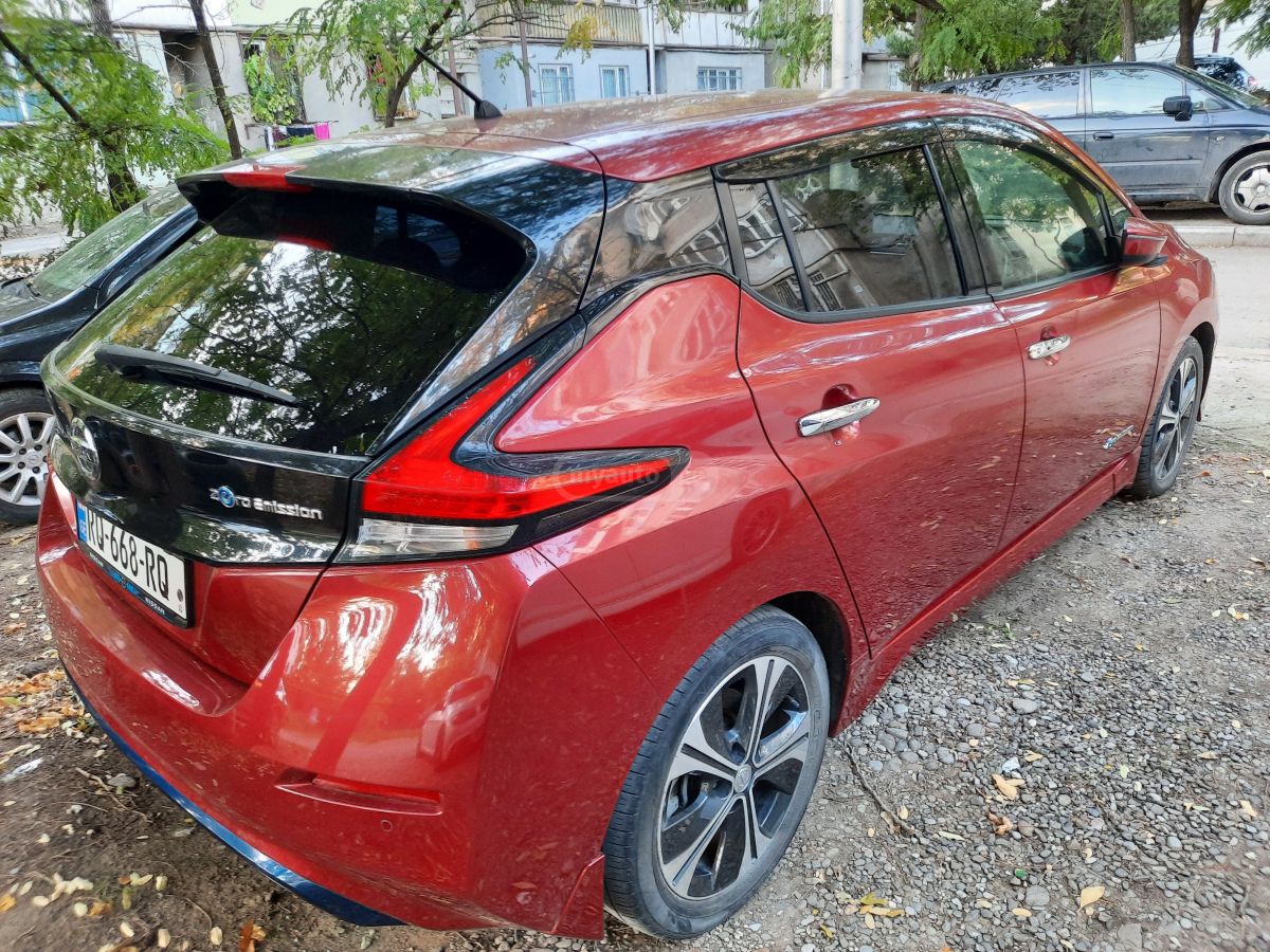 Nissan Leaf 2019 — photo 2