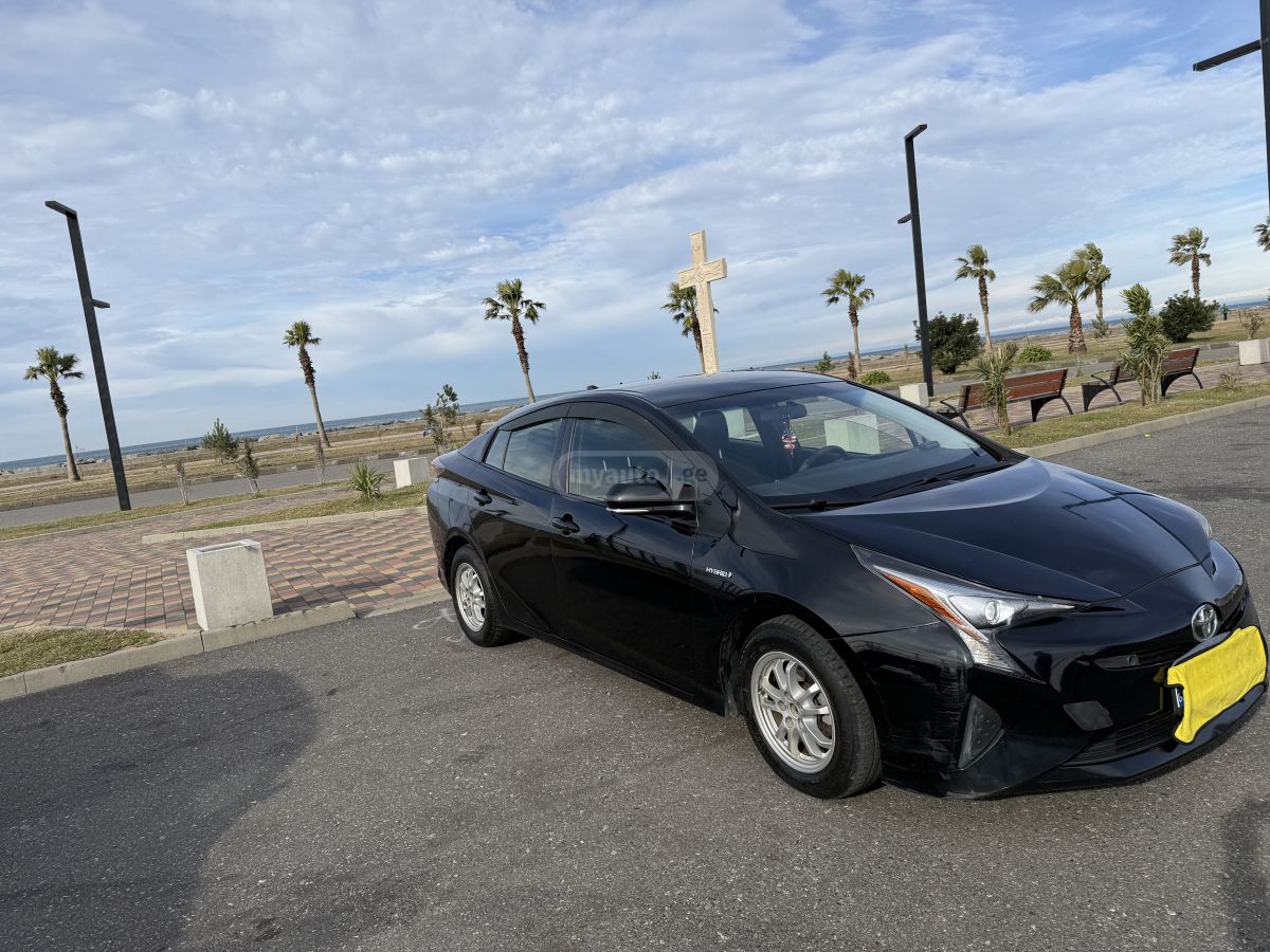 Toyota Prius 2016 — photo 2