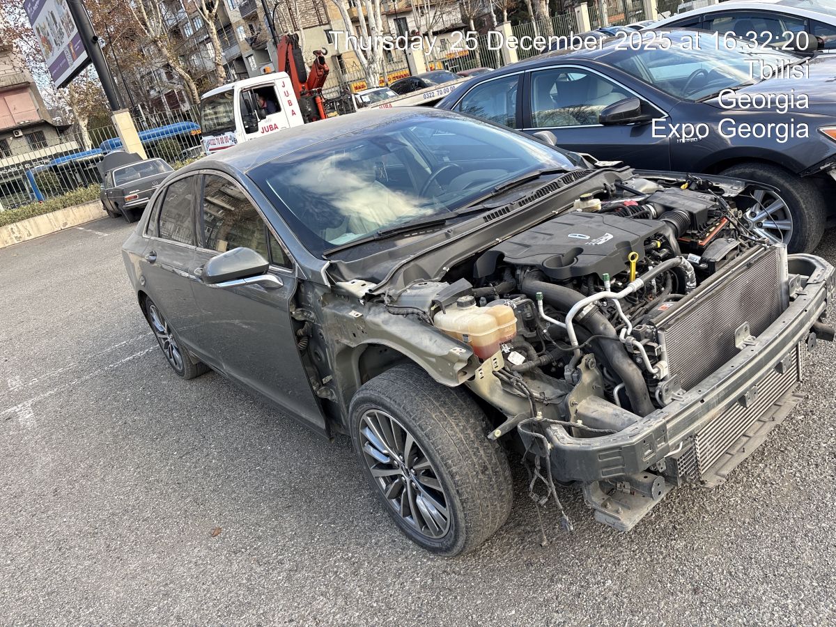 Lincoln MKZ 2017 — photo 2