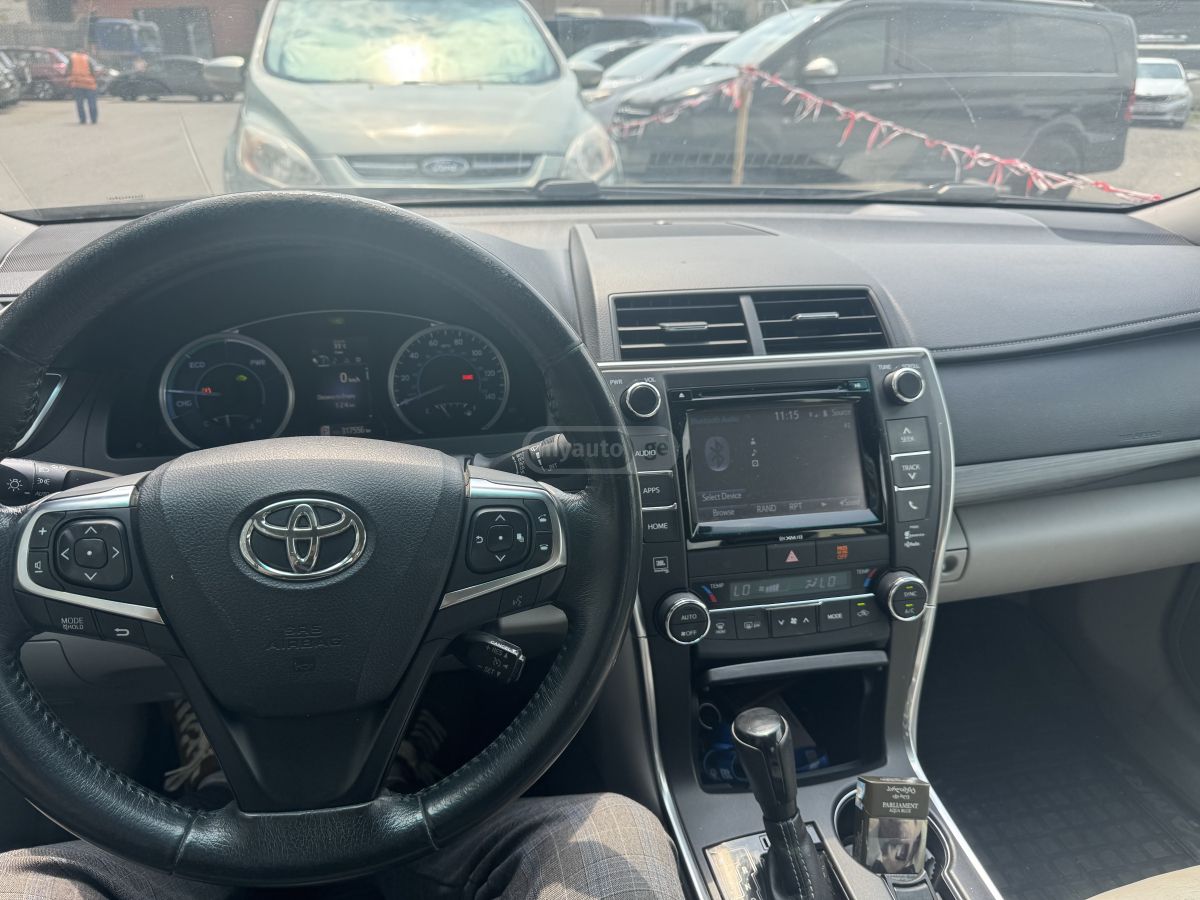 Toyota Camry 2016 — photo 2