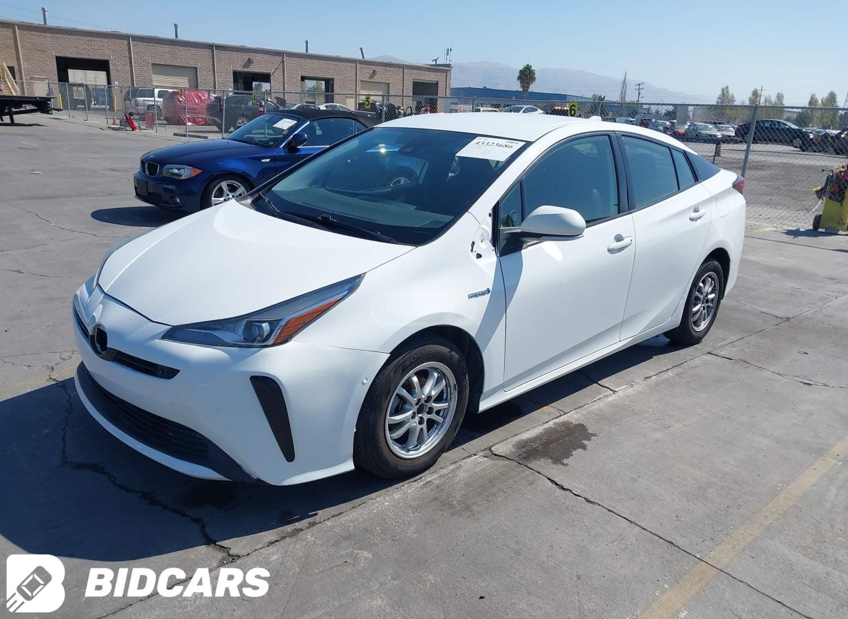 Toyota Prius 2021 — photo 2