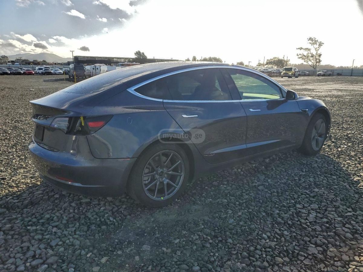 Tesla Model 3 2019 — photo 2