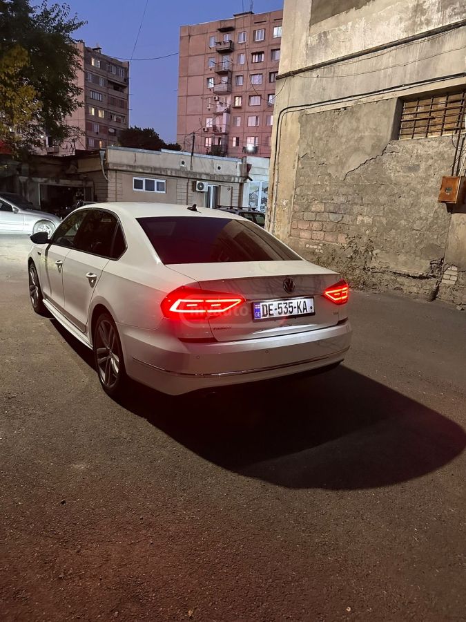 Volkswagen Passat 2018 — photo 2