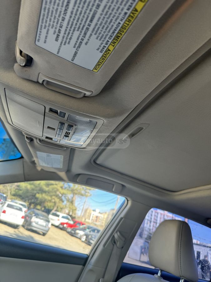 Toyota Camry 2012 — photo 2