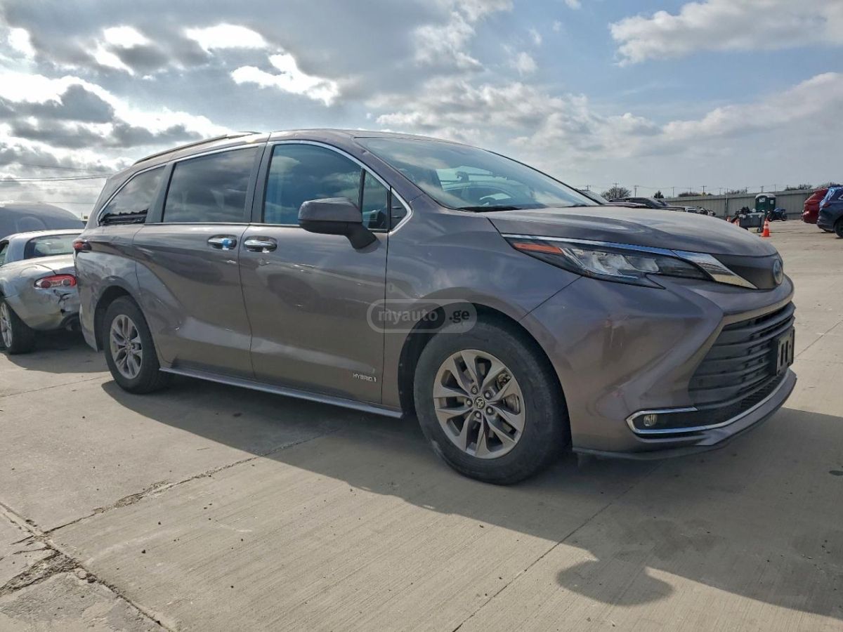 Toyota Sienna 2021 — photo 2
