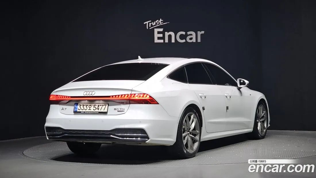 Audi A7 2020 — photo 2