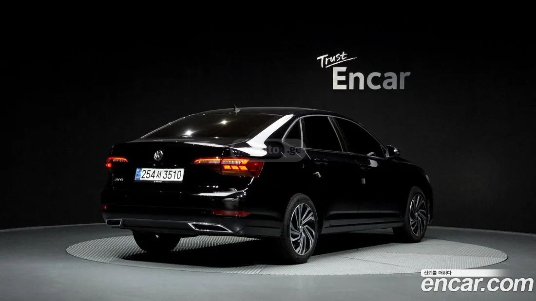 Volkswagen Jetta 2020 — photo 2