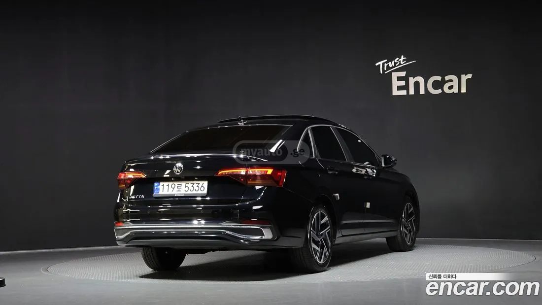 Volkswagen Jetta 2023 — photo 2