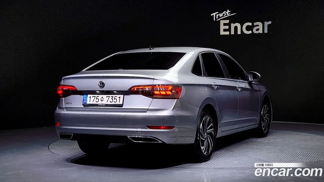 Volkswagen Jetta 2020 — photo 2