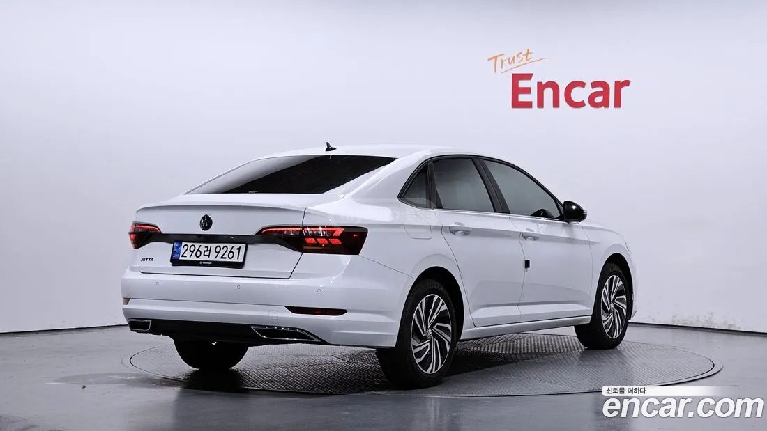 Volkswagen Jetta 2020 — photo 2