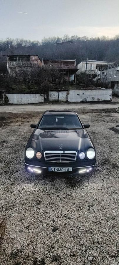 Mercedes-Benz E 320
