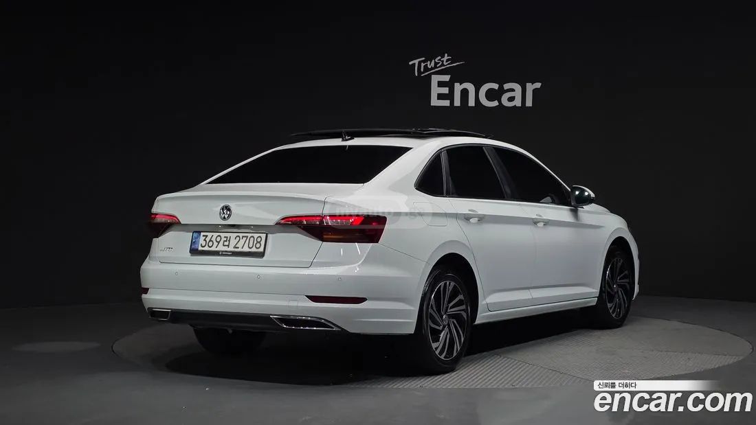 Volkswagen Jetta 2021 — photo 2