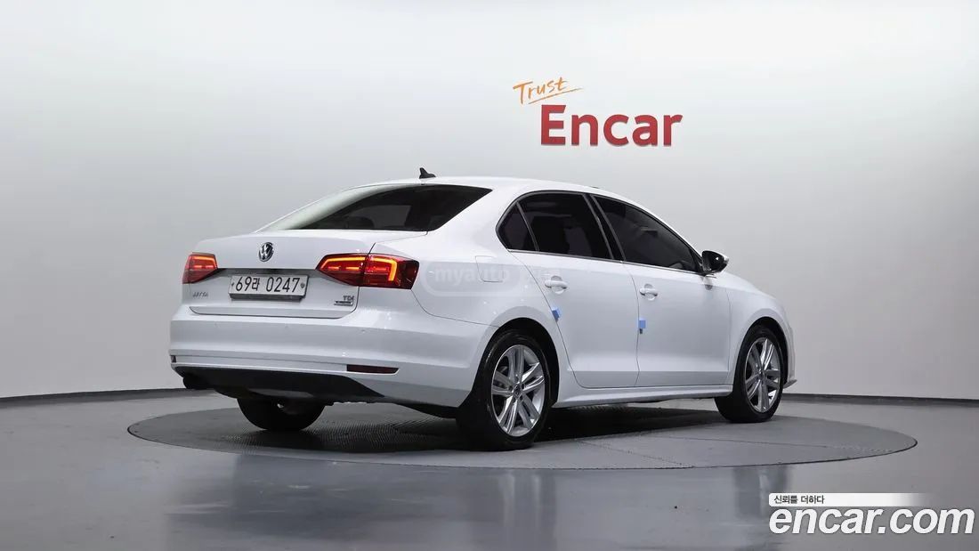 Volkswagen Jetta 2015 — photo 2