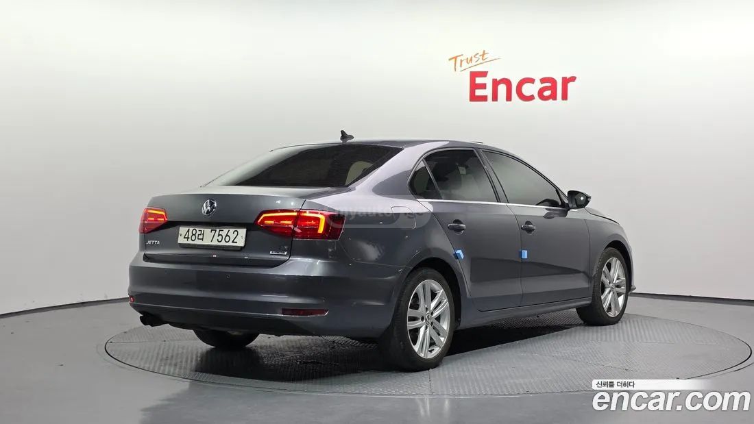 Volkswagen Jetta 2015 — photo 2