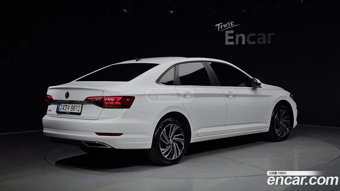 Volkswagen Jetta 2020 — photo 2