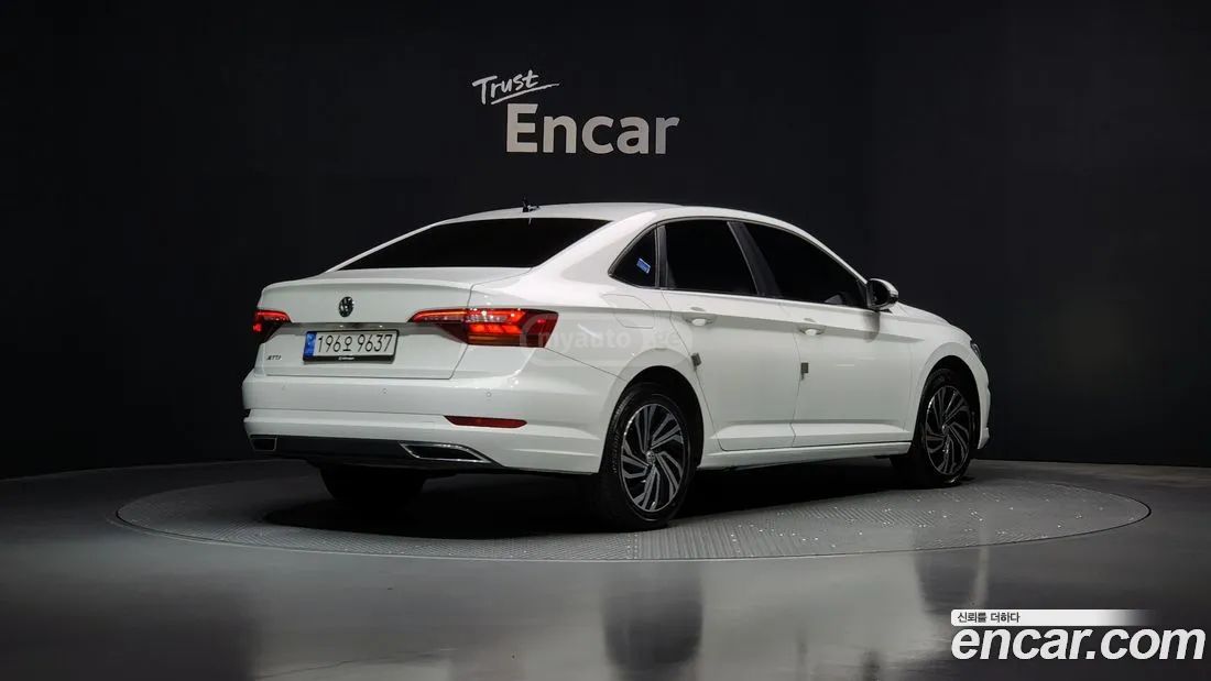Volkswagen Jetta 2021 — photo 2