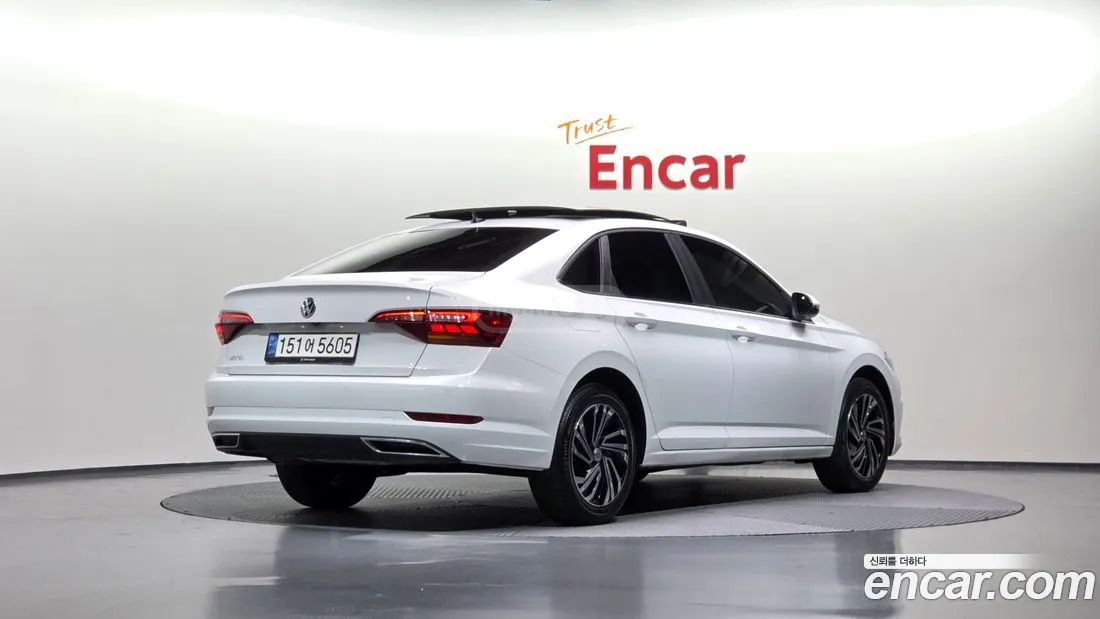 Volkswagen Jetta 2020 — photo 2