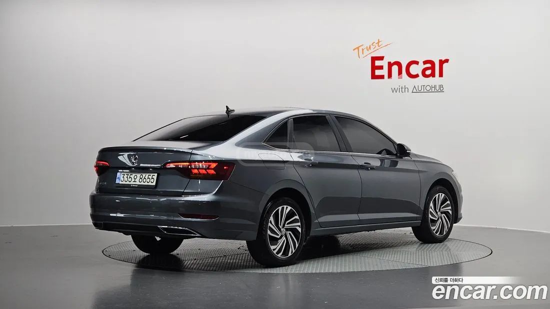 Volkswagen Jetta 2021 — photo 2