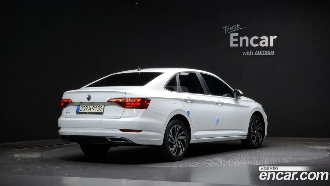 Volkswagen Jetta 2021 — photo 2